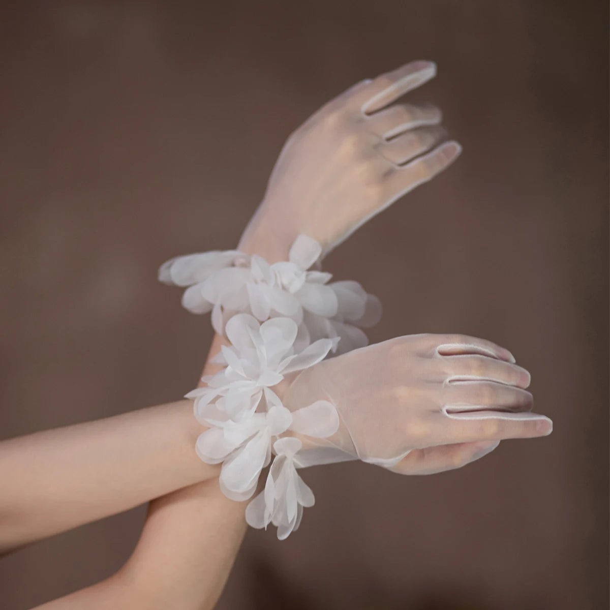 Gants élégants en tulle doux, fleurs de raisin, bords à volants, blancs, courts pour femmes