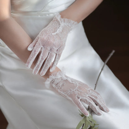 Gants de Demoiselle d'Honneur Courts et Blancs en Tulle à Bords Volants, Appliqués en Dentelle