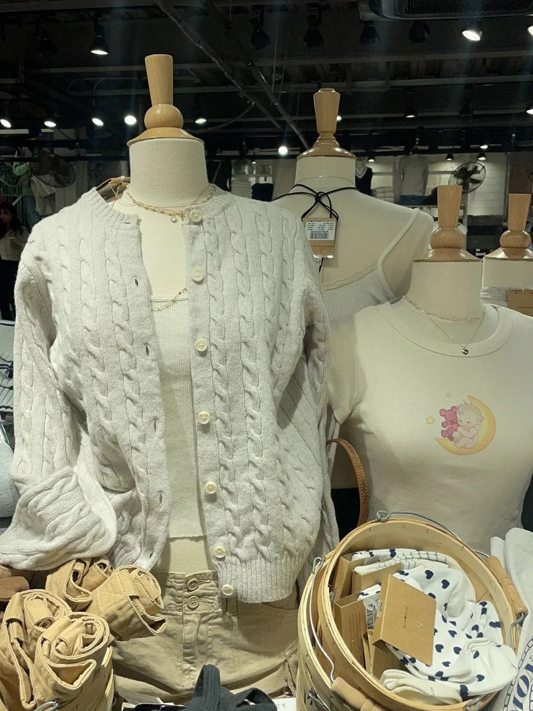 Cardigan Chic à fleurs torsadées pour femme