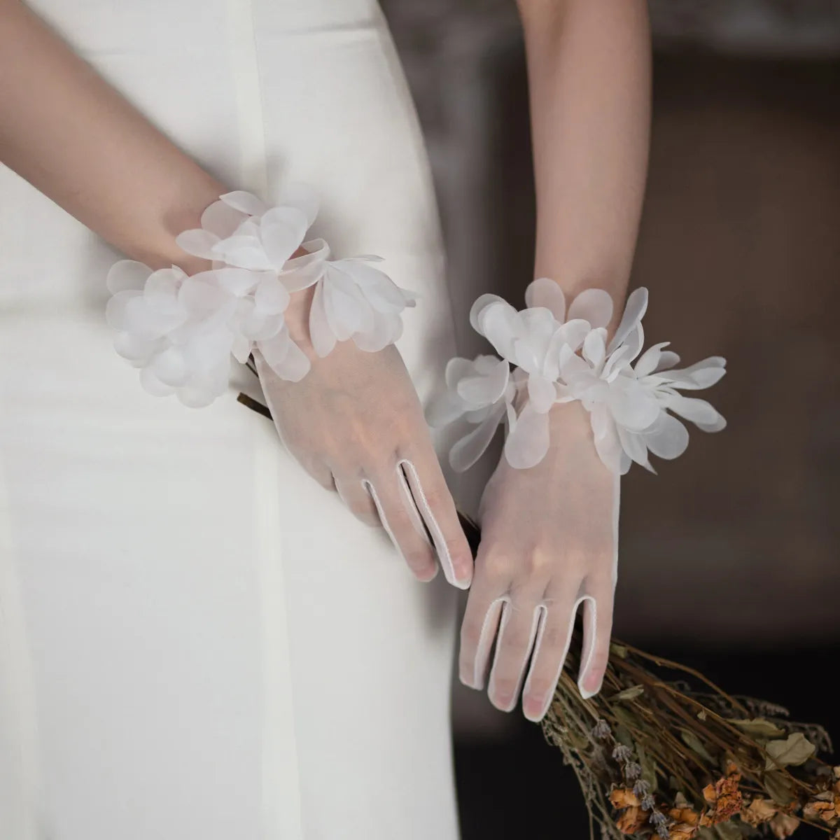 Gants Élégants en Tulle Doux, Fleurs de Raisin, Bords à Volants, Blancs, Courts