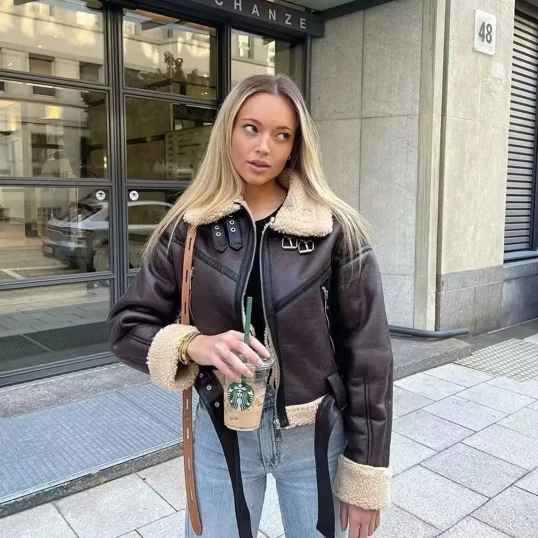 Veste courte en faux cuir d'agneau pour femme