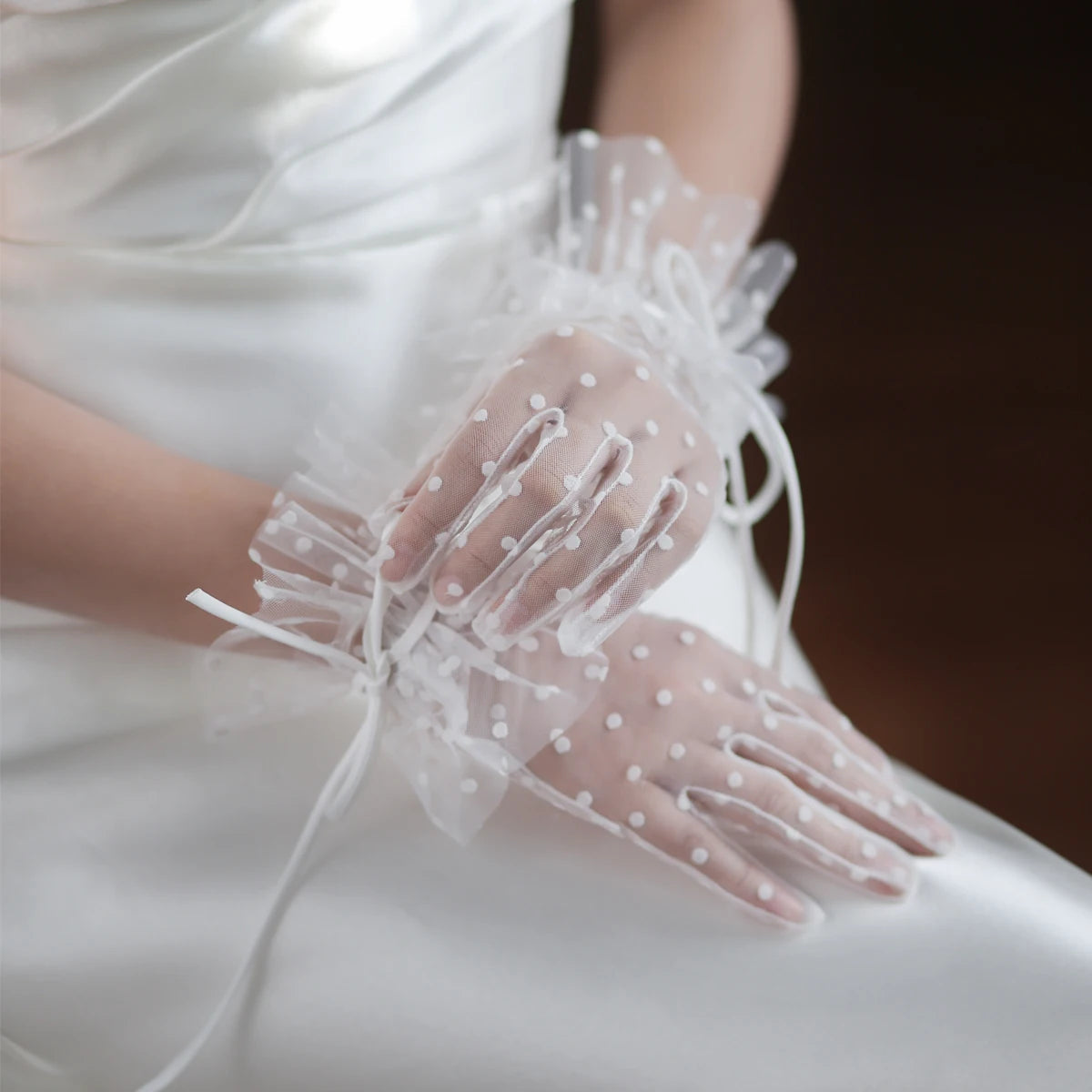 Gants courts en tulle à pois pour femmes, blancs, bord à volants, nœud de ruban