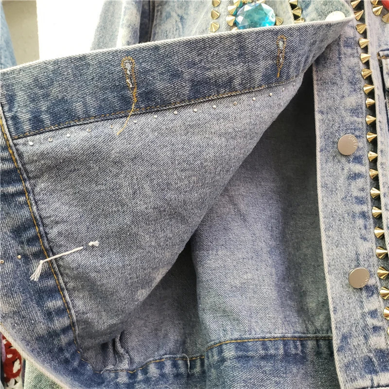 Veste en jean à grandes poches et rivets multicolores pour femme