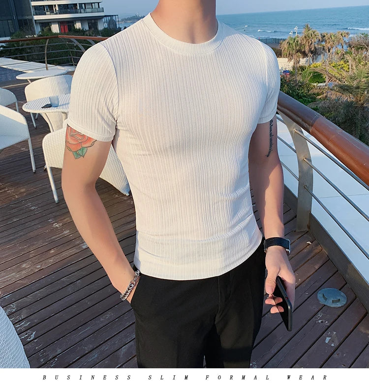 T-shirt à rayures fines pour hommes