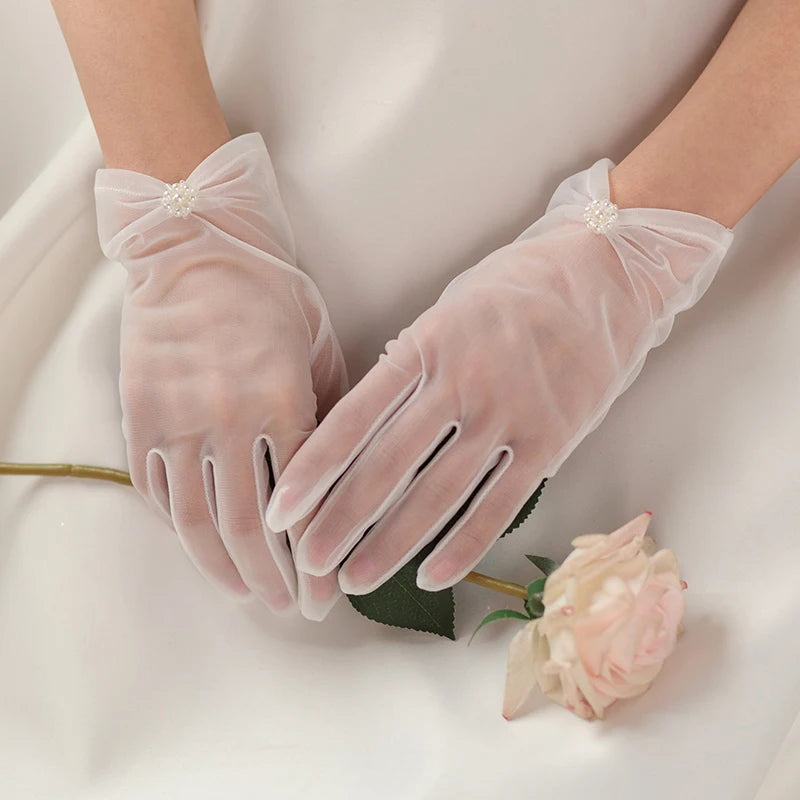 Gants en tulle doux pour les patients de mariage frais, petites perles et fleurs