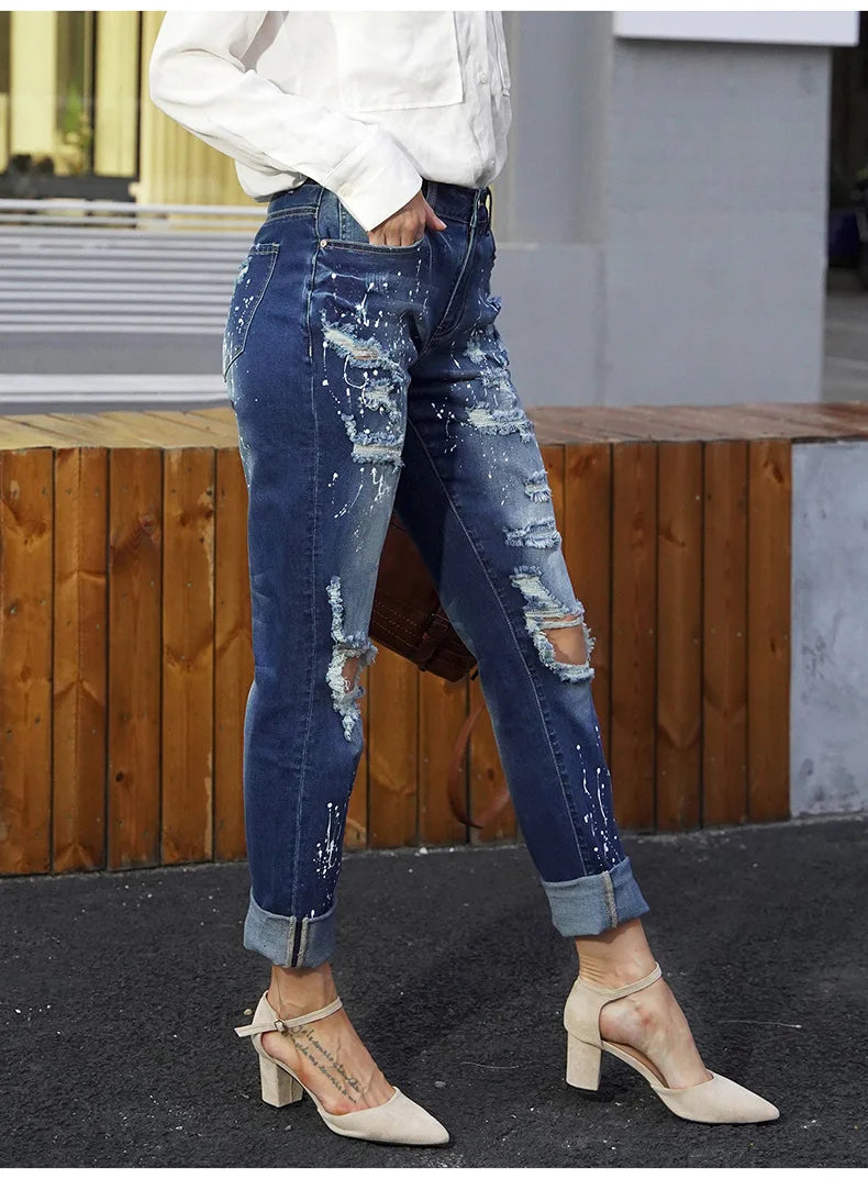 Jeans déchiré à taille moyenne pour femmes, à jambes droites, à boutons