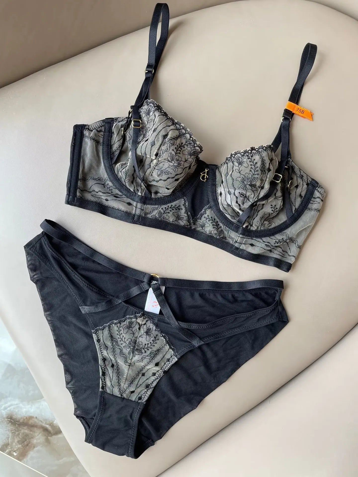 Ensemble de lingerie en dentelle brodée pour femme