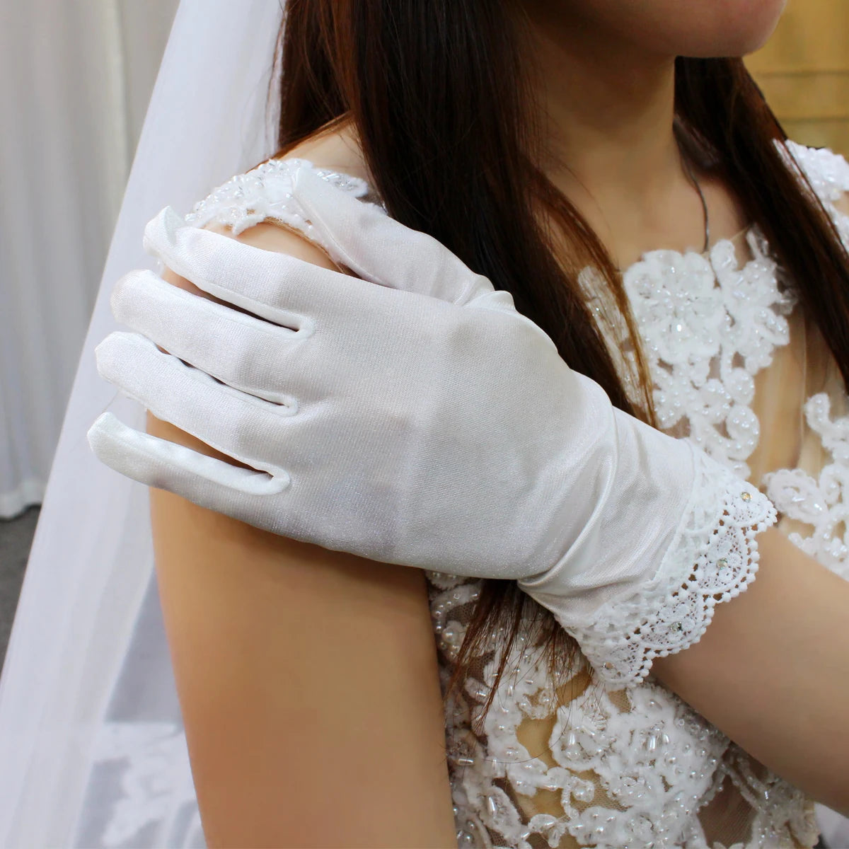 Gants courts en Satin lisse blanc, élégants, ajourés, bord en dentelle, pour mariée