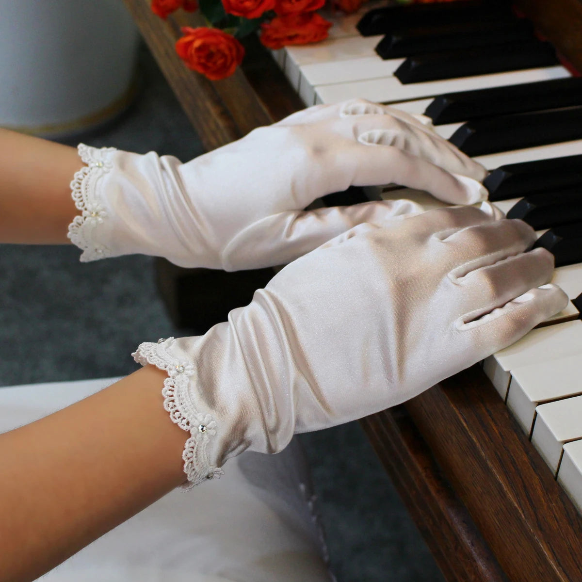 Gants en Satin blanc pour mariée, exquis, dentelle creuse, cristal, bord perlé