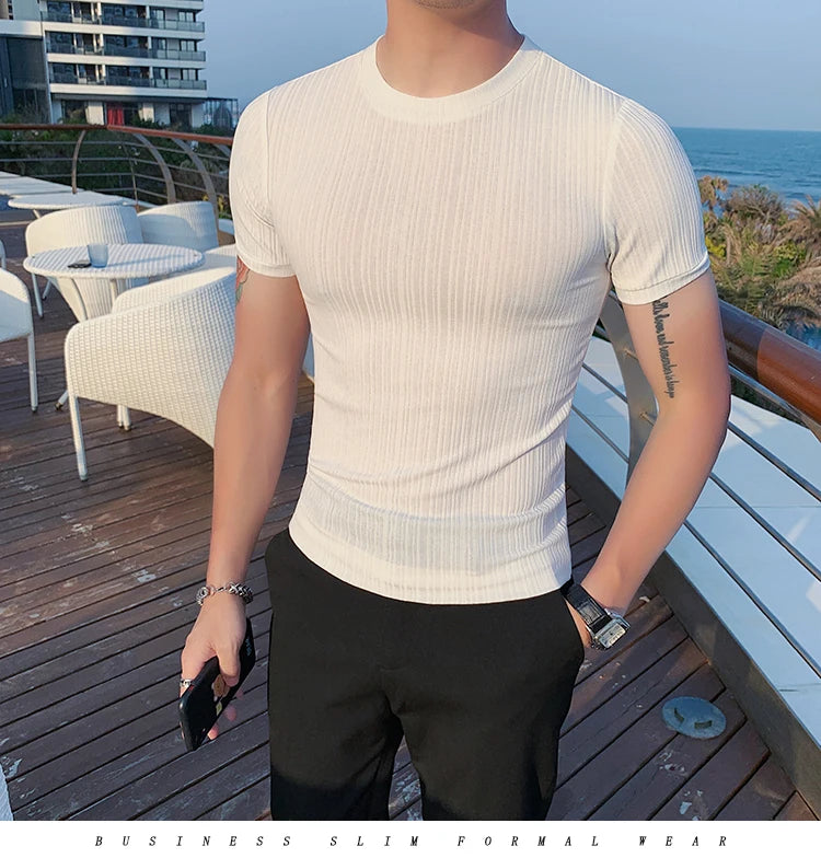 T-shirt à rayures fines pour hommes