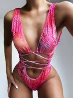 Maillot de bain une pièce à col en V profond et coupe haute pour femmes