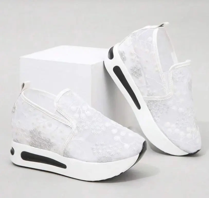 Baskets en maille respirante à plateforme plate en dentelle pour femmes