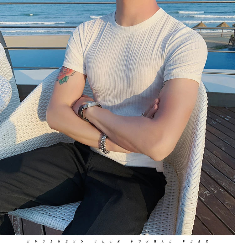 T-shirt à rayures fines pour hommes