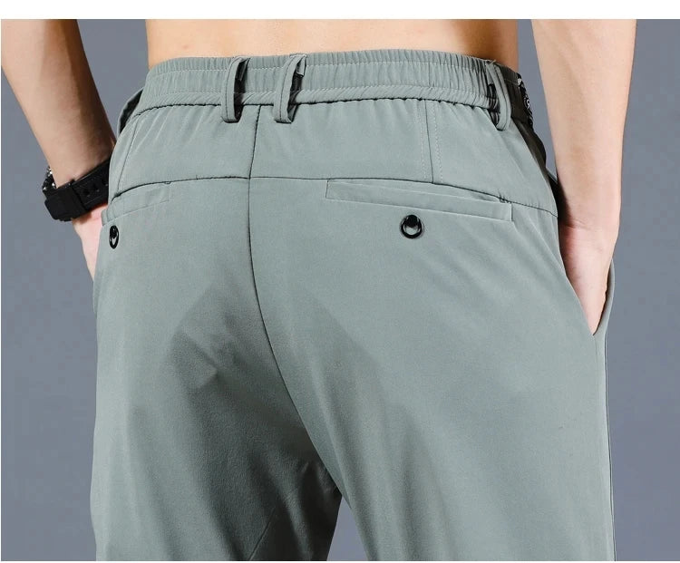 Pantalon fin en soie glacée pour hommes