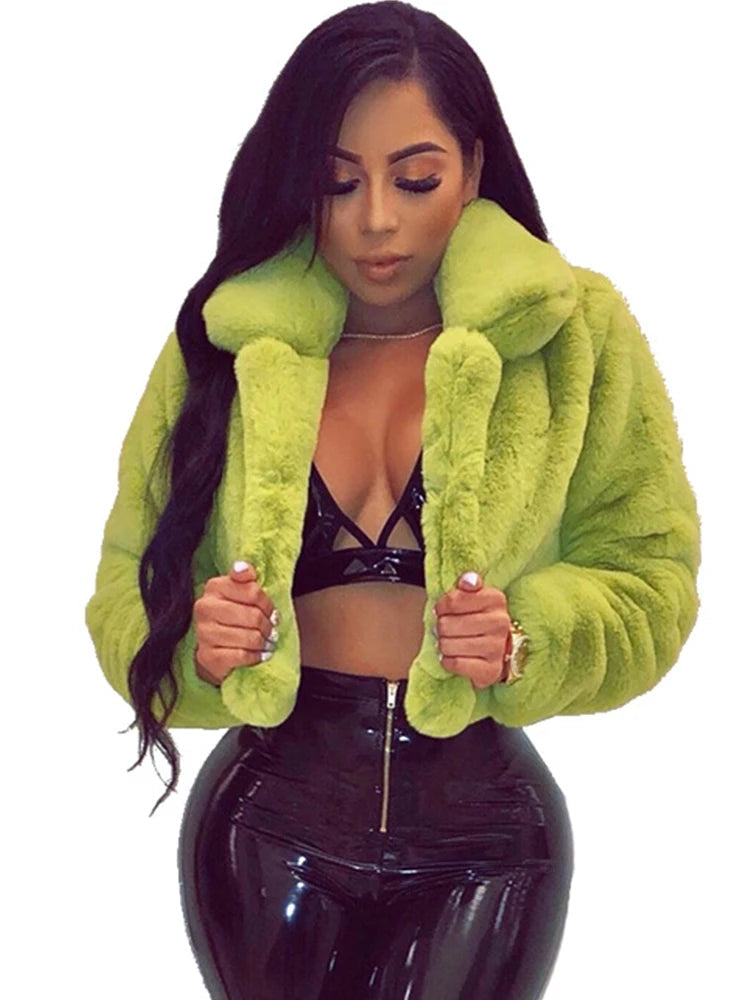 Manteaux courtes en fausse fourrure pour femmes