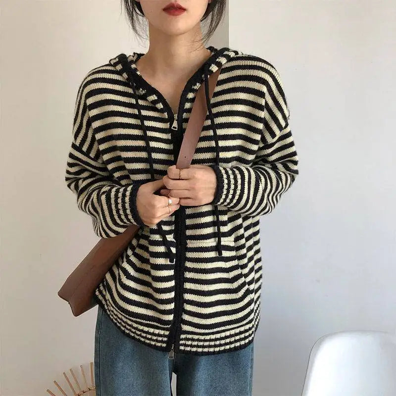 Pull à capuche à rayures pour femme