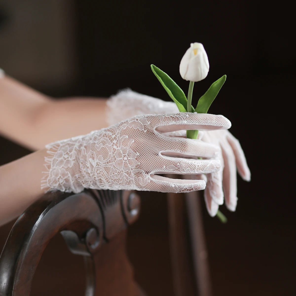 Gants blancs courts en dentelle de cils pour femmes