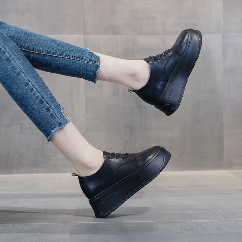 Baskets à semelle compensée en cuir véritable pour femmes