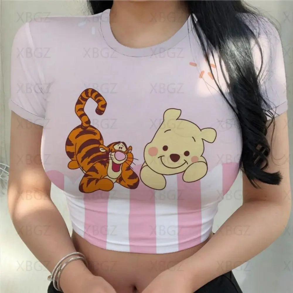 T-shirt Disney Winnie Ourson  pour femmes haut court