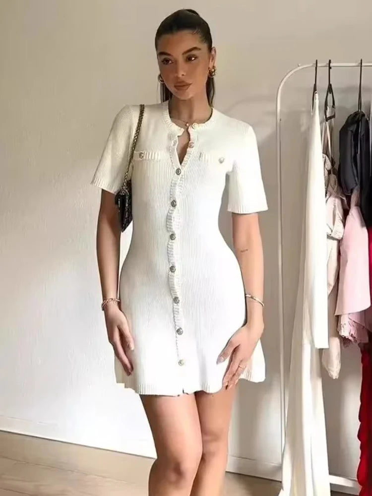 Mini robe blanche élégante pour femme