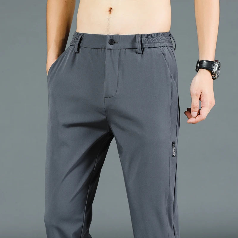 Pantalon fin en soie glacée pour hommes