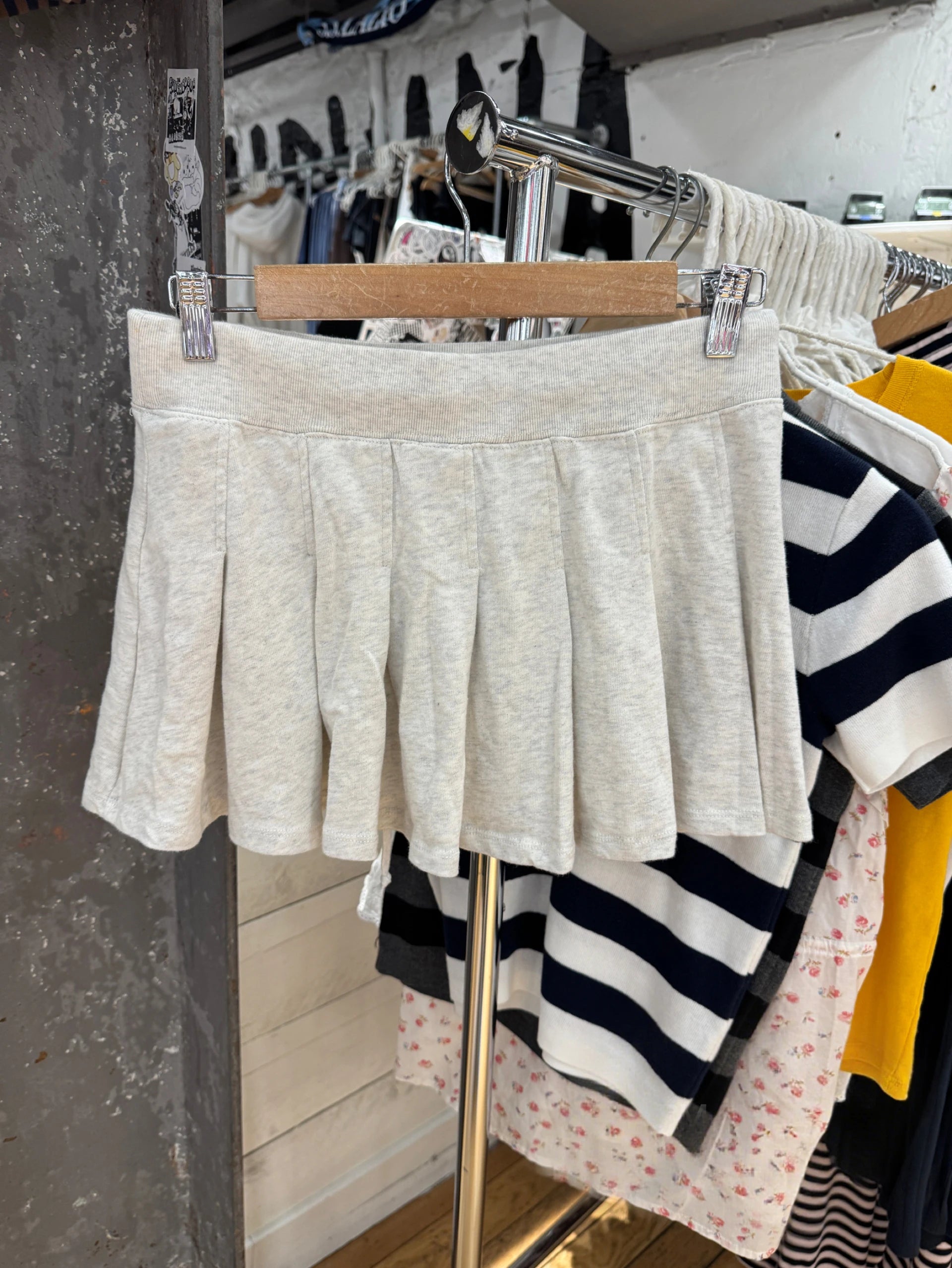 Mini jupe plissée grise avec cordon de serrage pour femmes