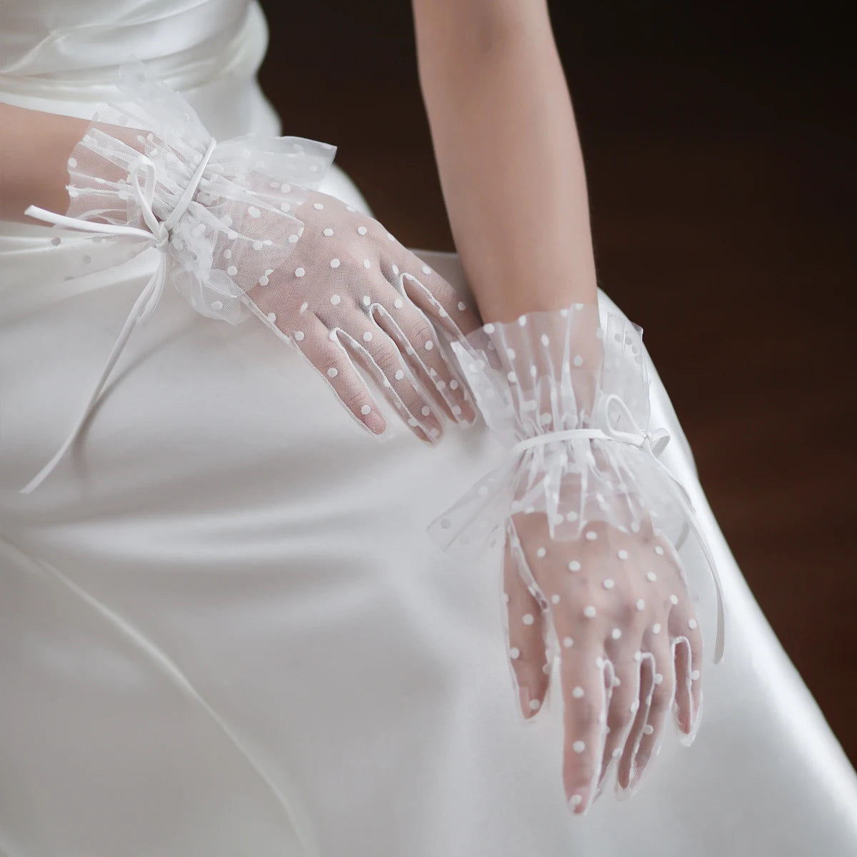 Gants courts en tulle à pois pour femmes, blancs, bord à volants, nœud de ruban