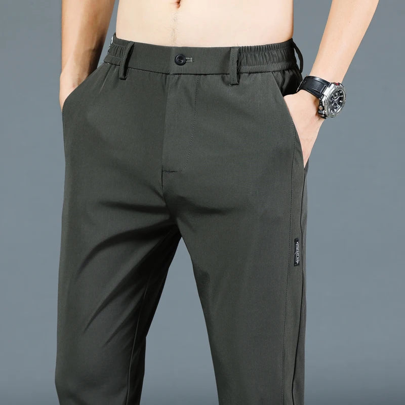 Pantalon fin en soie glacée pour hommes
