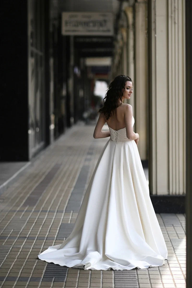 Robe de mariée élégante en satin pour femme, fente latérale