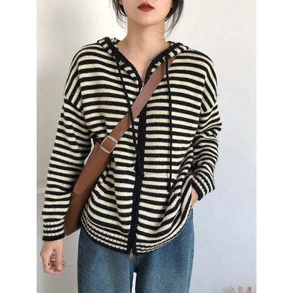 Pull à capuche à rayures pour femme