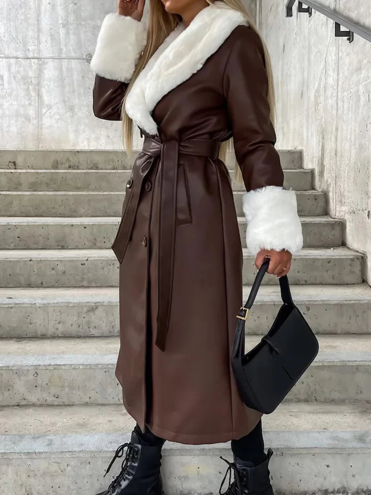 Manteau en cuir avec poche en fausse fourrure pour femme