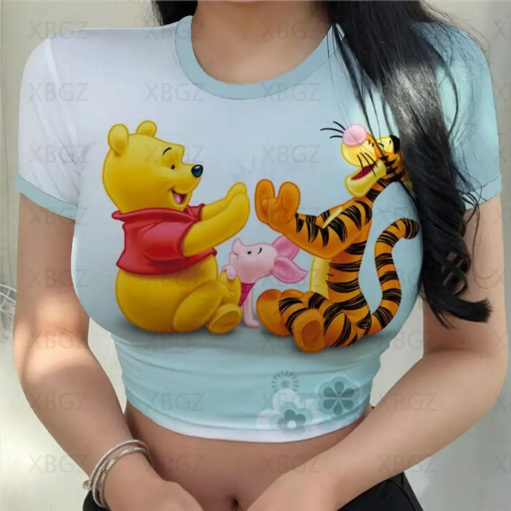 T-shirt Disney Winnie Ourson  pour femmes haut court