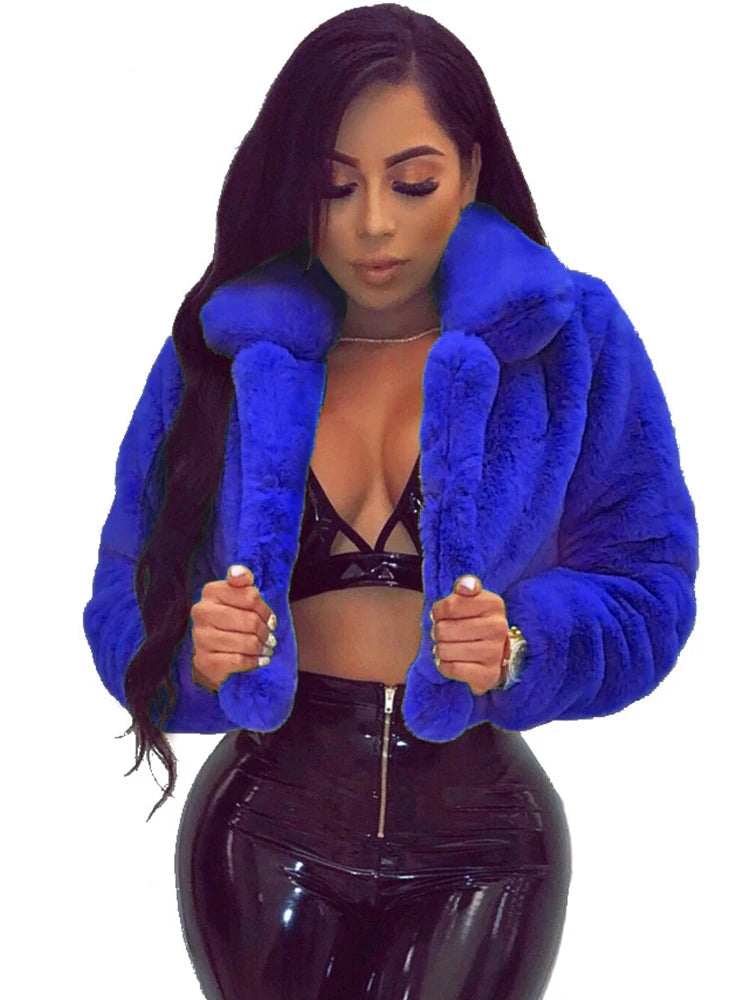 Manteaux courtes en fausse fourrure pour femmes