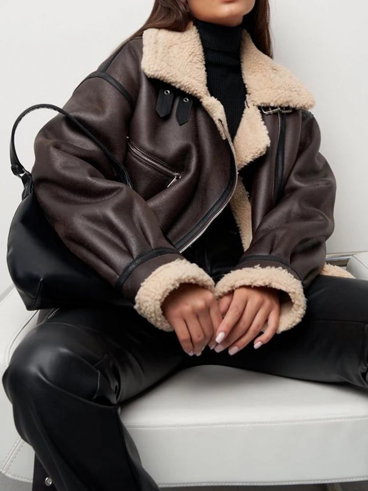 Veste en faux cuir et fourrure d'agneau pour femmes