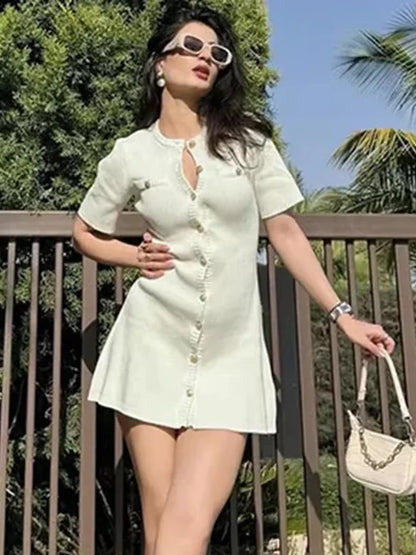 Mini robe blanche élégante pour femme