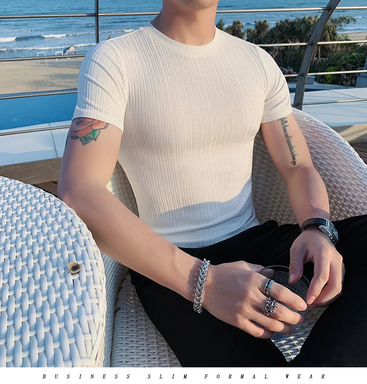 T-shirt à rayures fines pour hommes