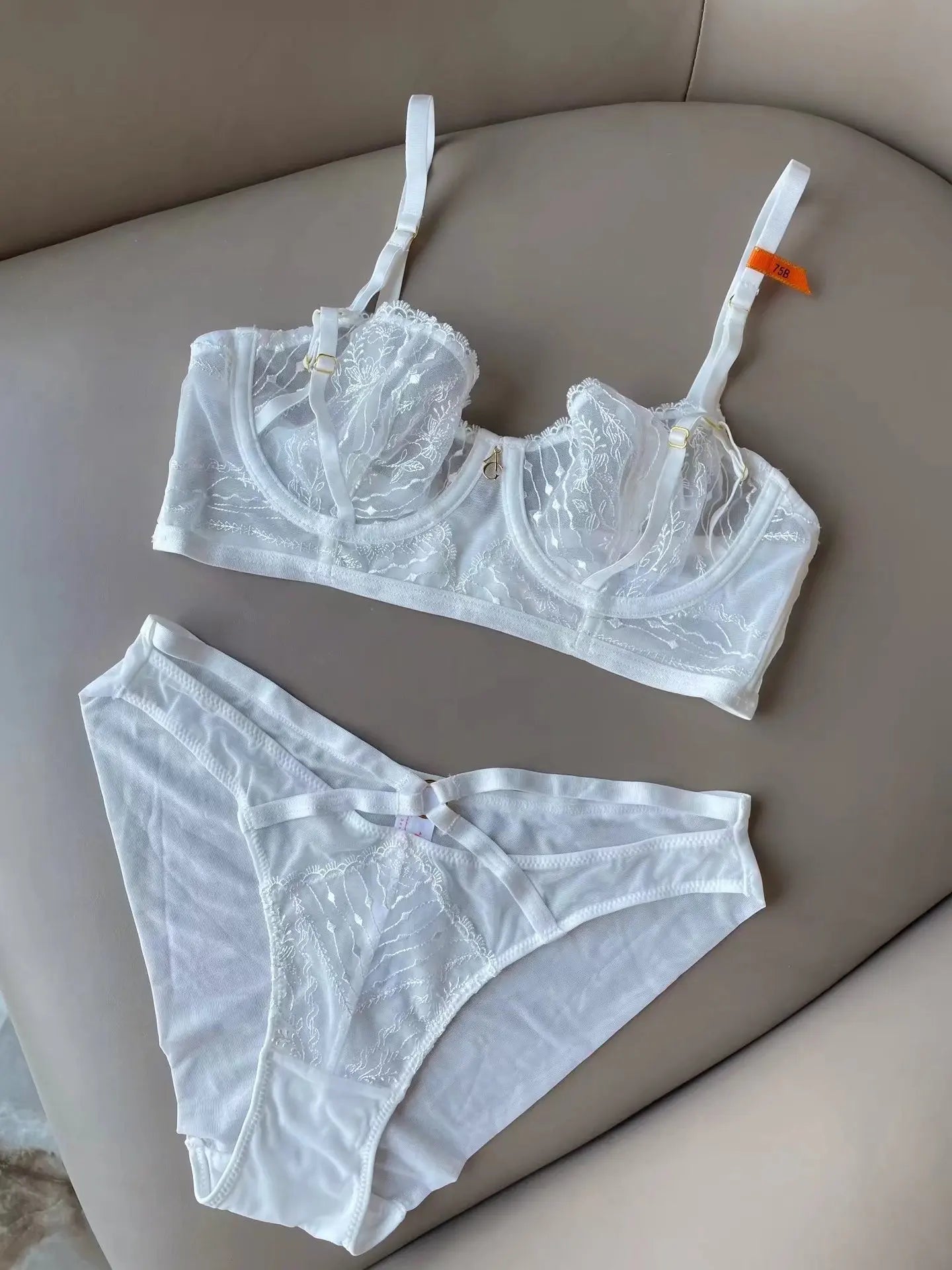 Ensemble de lingerie en dentelle brodée pour femme