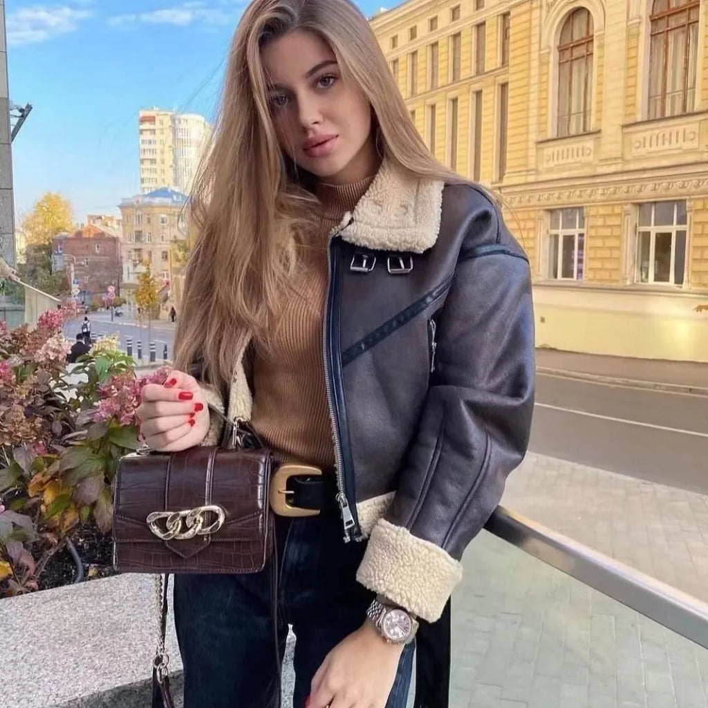 Veste courte en faux cuir d'agneau pour femme