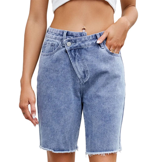 Short en jean délavé à taille asymétrique pour femmes