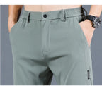Pantalon fin en soie glacée pour hommes