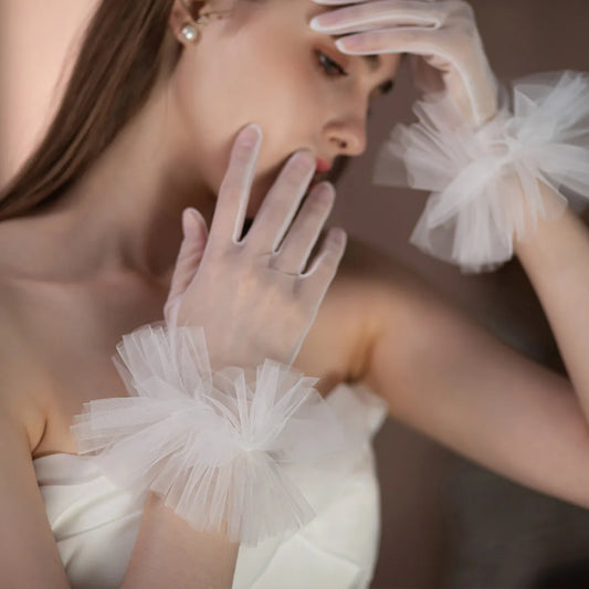 Gants blancs courts à bord volanté en tulle doux pour femmes