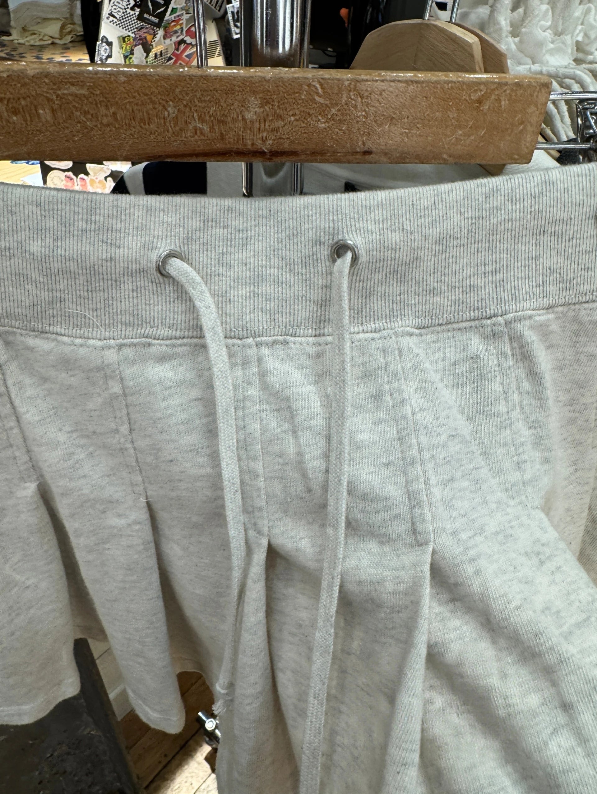 Mini jupe plissée grise avec cordon de serrage pour femmes