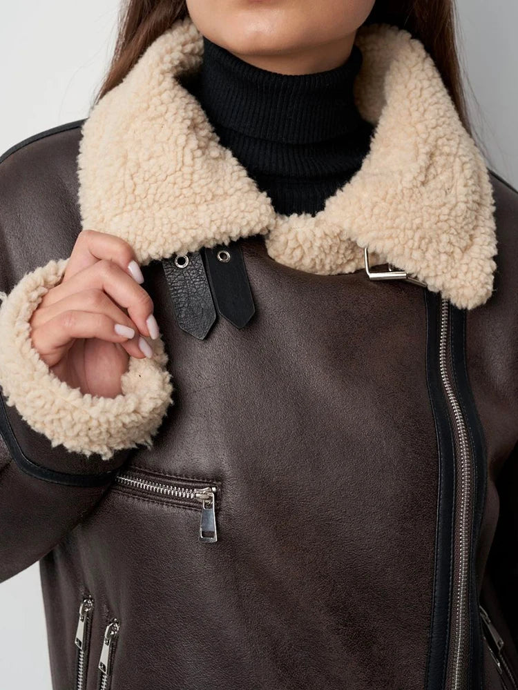 Veste en faux cuir et fourrure d'agneau pour femmes