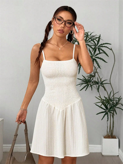 Robe caraco blanche à col carré pour femmes