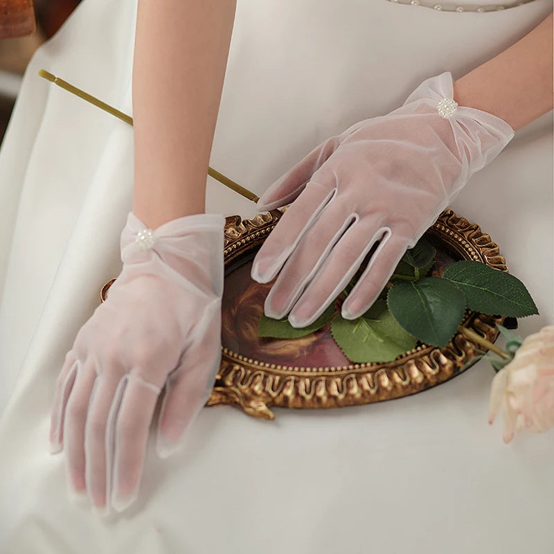 Gants en tulle doux pour les patients de mariage frais, petites perles et fleurs