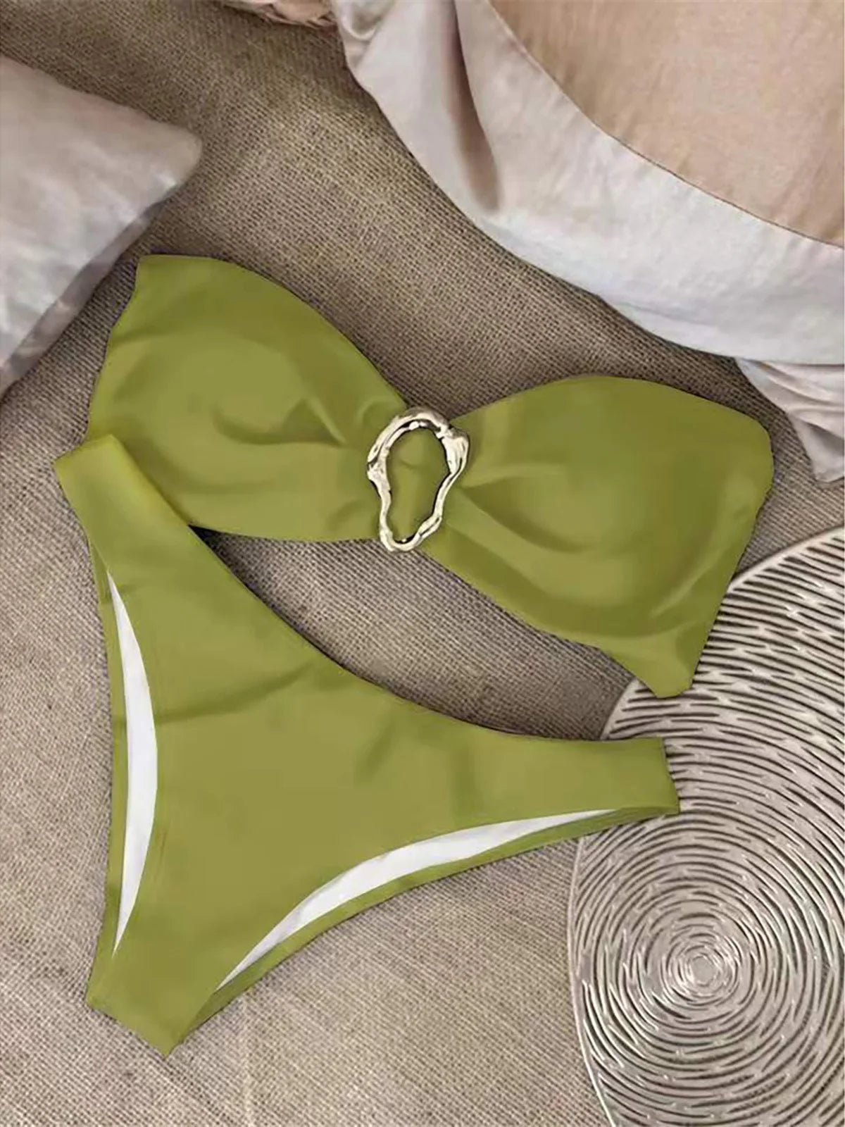 Maillot de bain deux pièces bandeau avec anneau métallique pour femmes