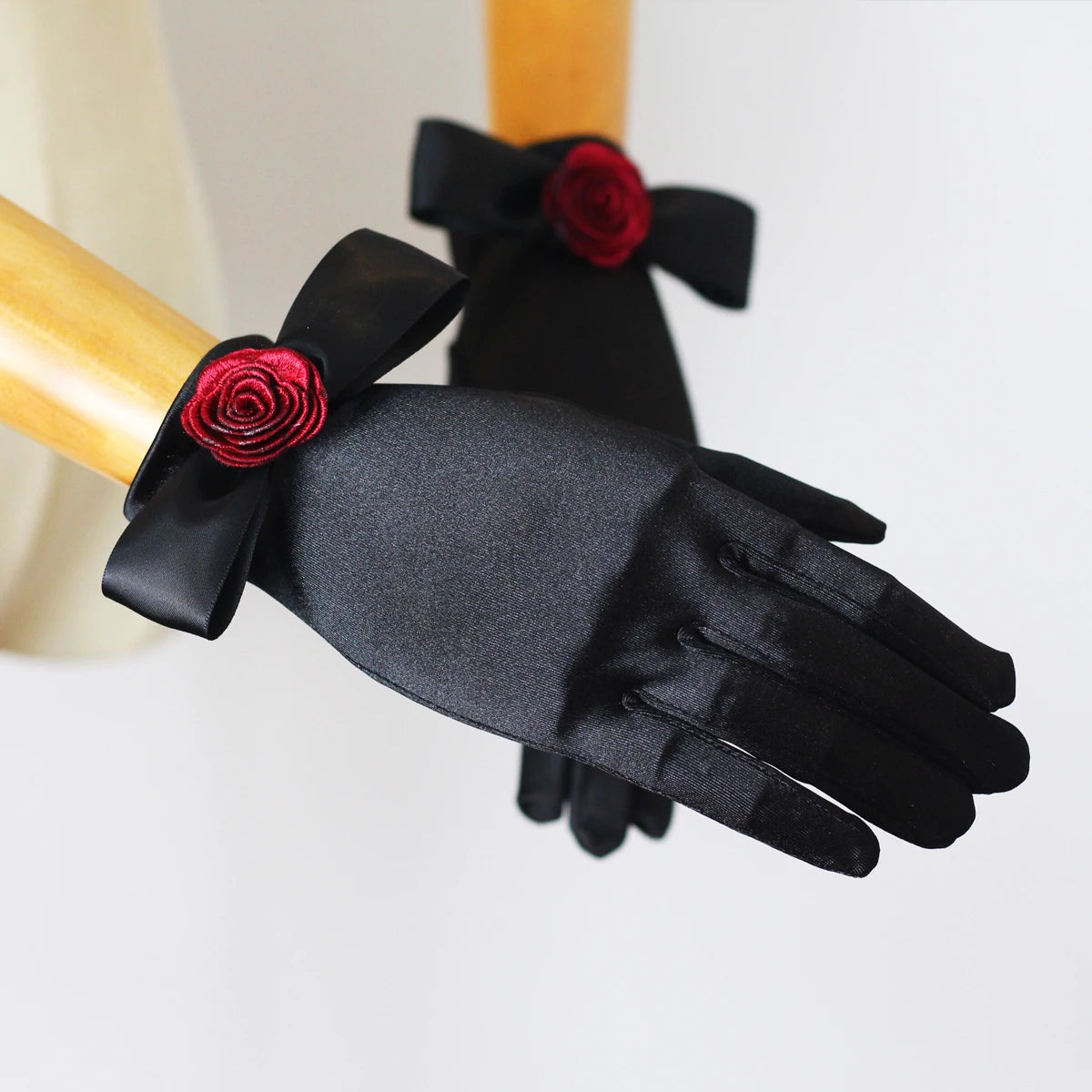 Gants élégants pour mariage, gants de poignet courts, fil rouge, rose, satin noir