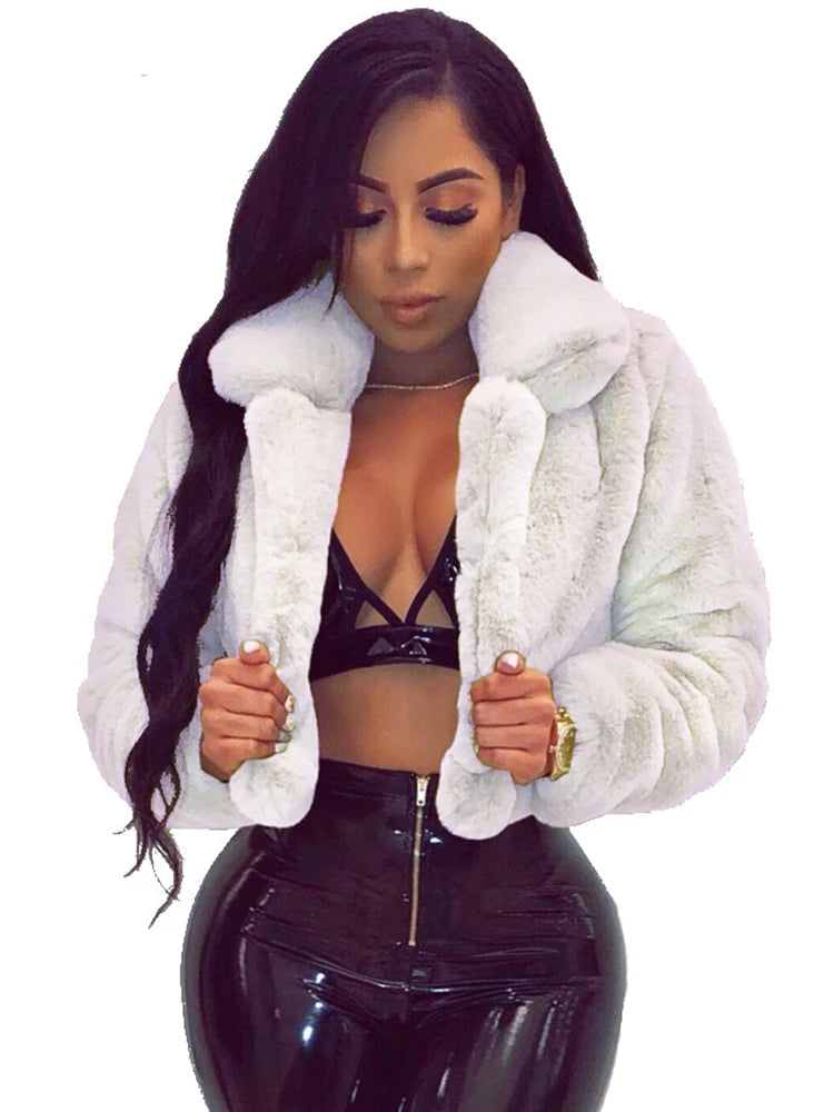 Manteaux courtes en fausse fourrure pour femmes